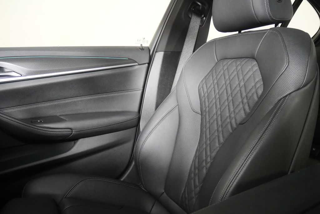 Thumbnail: 2023 BMW 5 Series - 22