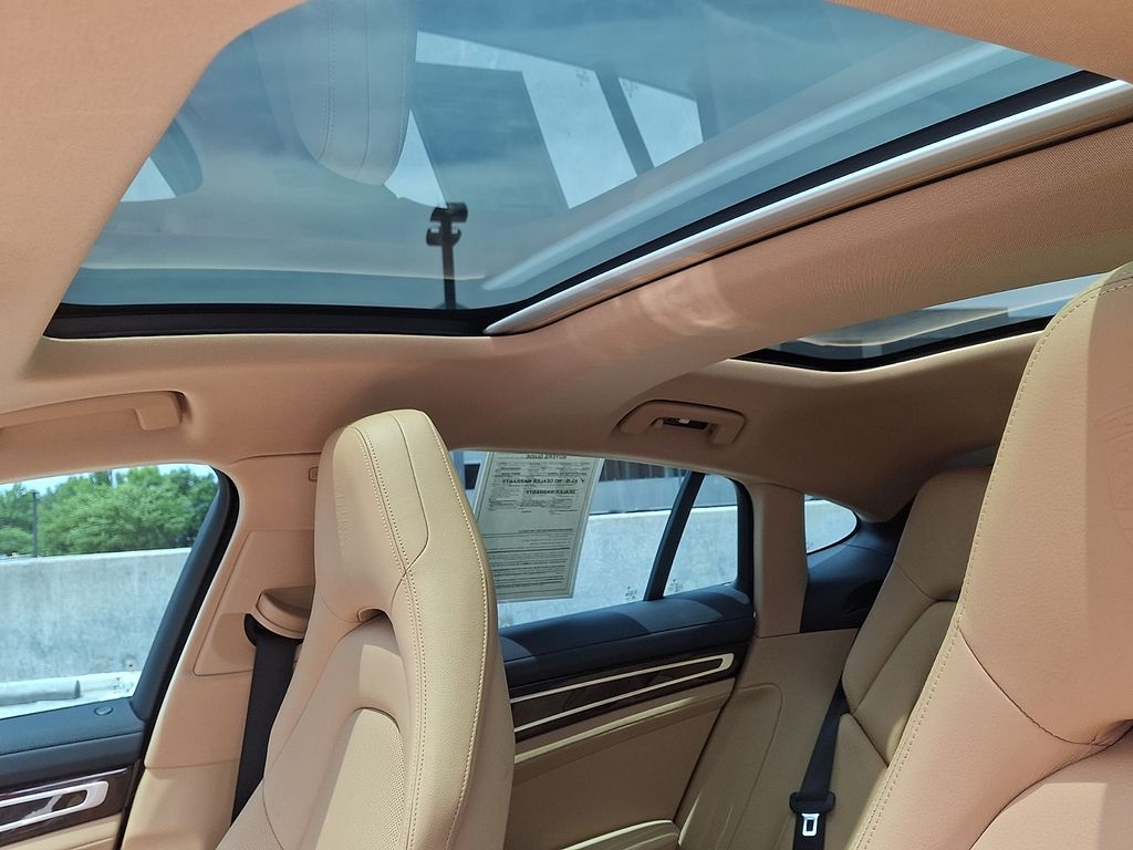 Thumbnail: 2023 Porsche Panamera - 17