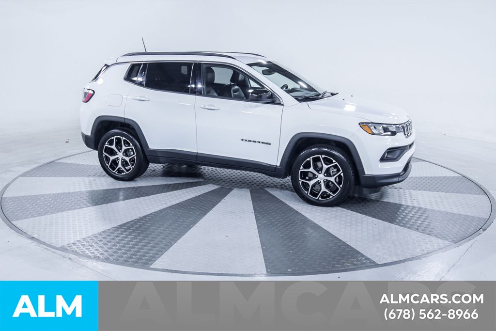 Used 2024 White Jeep Latitude image 11