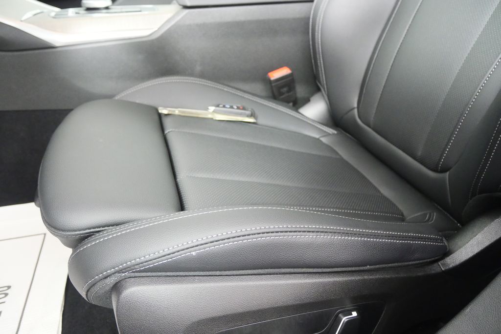 Thumbnail: 2025 BMW 3 Series - 10