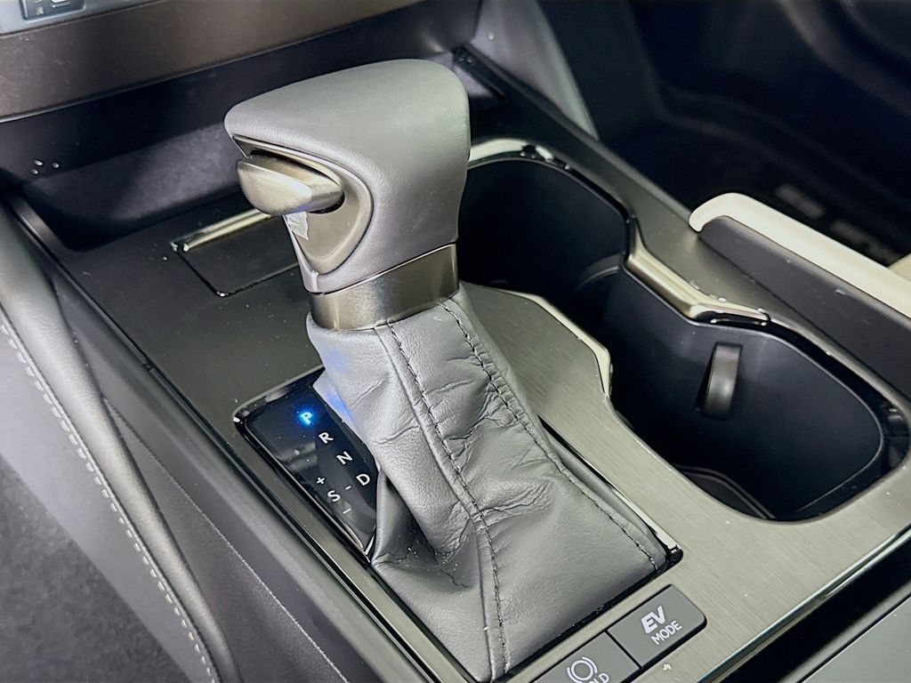 Thumbnail: 2025 Lexus ES - 17