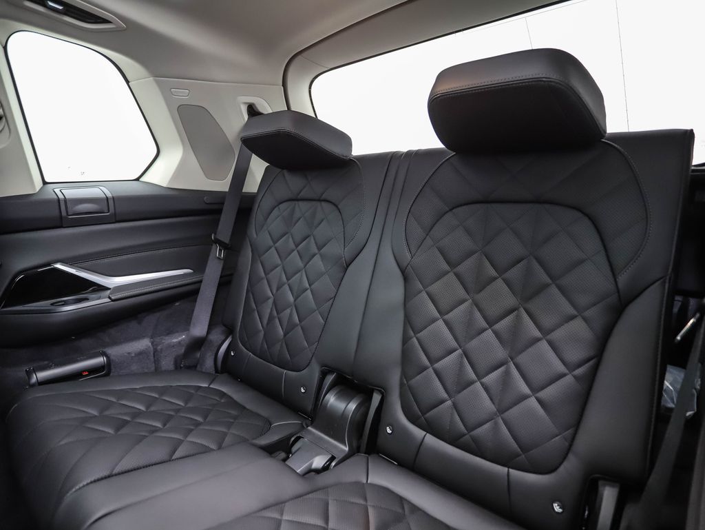 Thumbnail: 2025 BMW X7 - 25