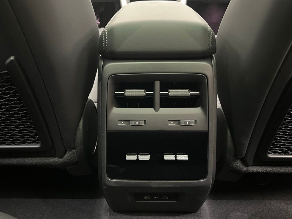 Thumbnail: 2025 Porsche Macan - 18