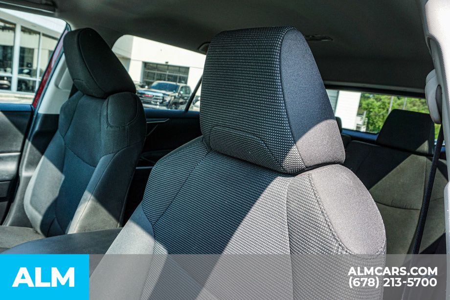 2021 Toyota RAV4 LE - Photo 19