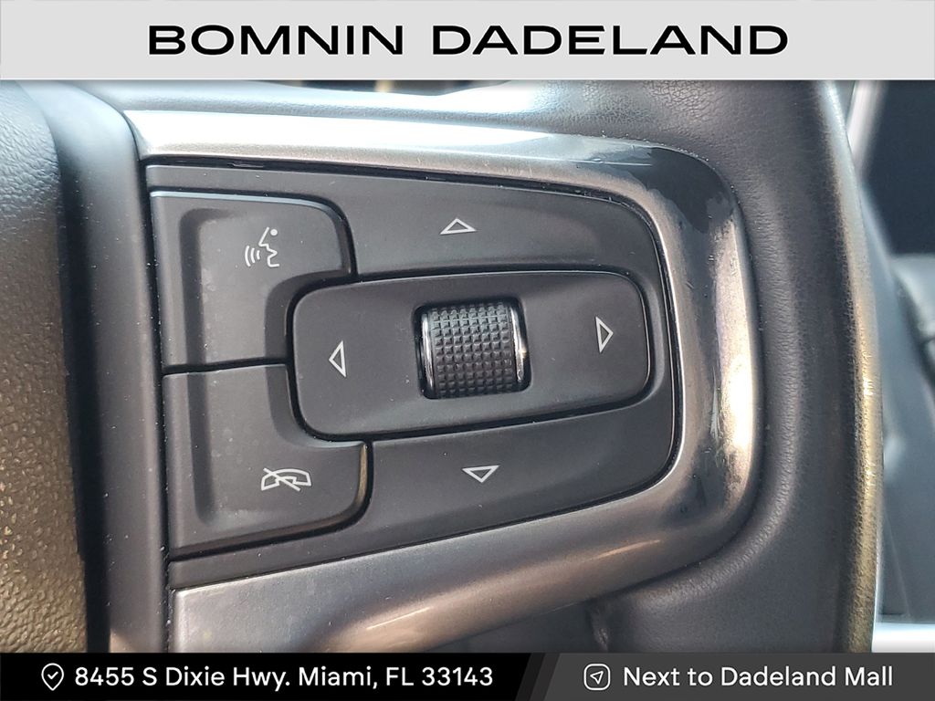 2023 Chevrolet Suburban LT photo