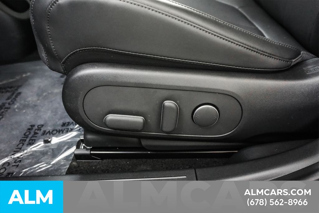 Used 2025 Gray Hyundai SEL image 32