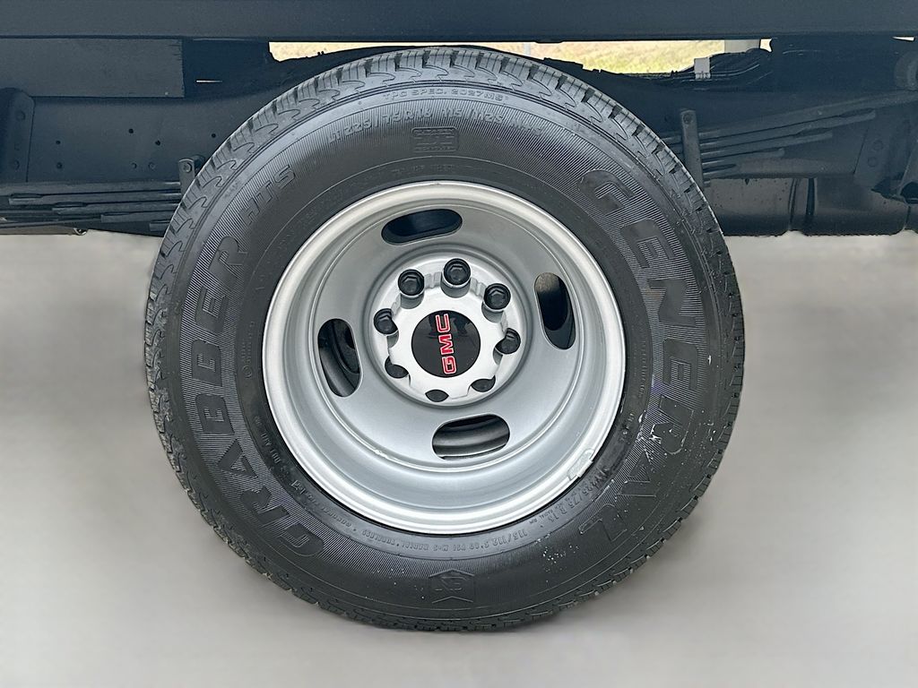 Used 2024 White GMC 4500 Van image 33