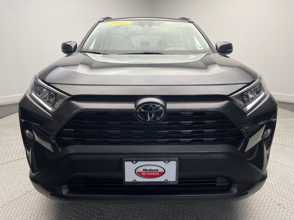 2021 Toyota RAV4 XLE 2