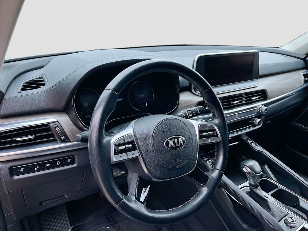 Used 2022 Black Kia EX image 9