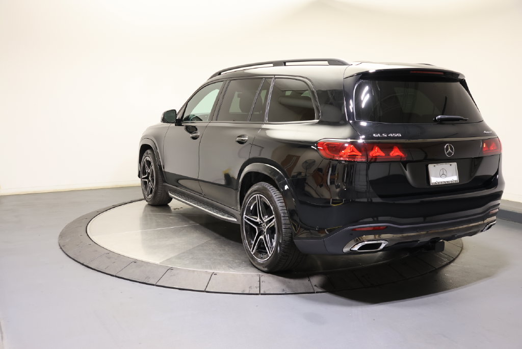Thumbnail: 2027 Mercedes-Benz GLS - 3