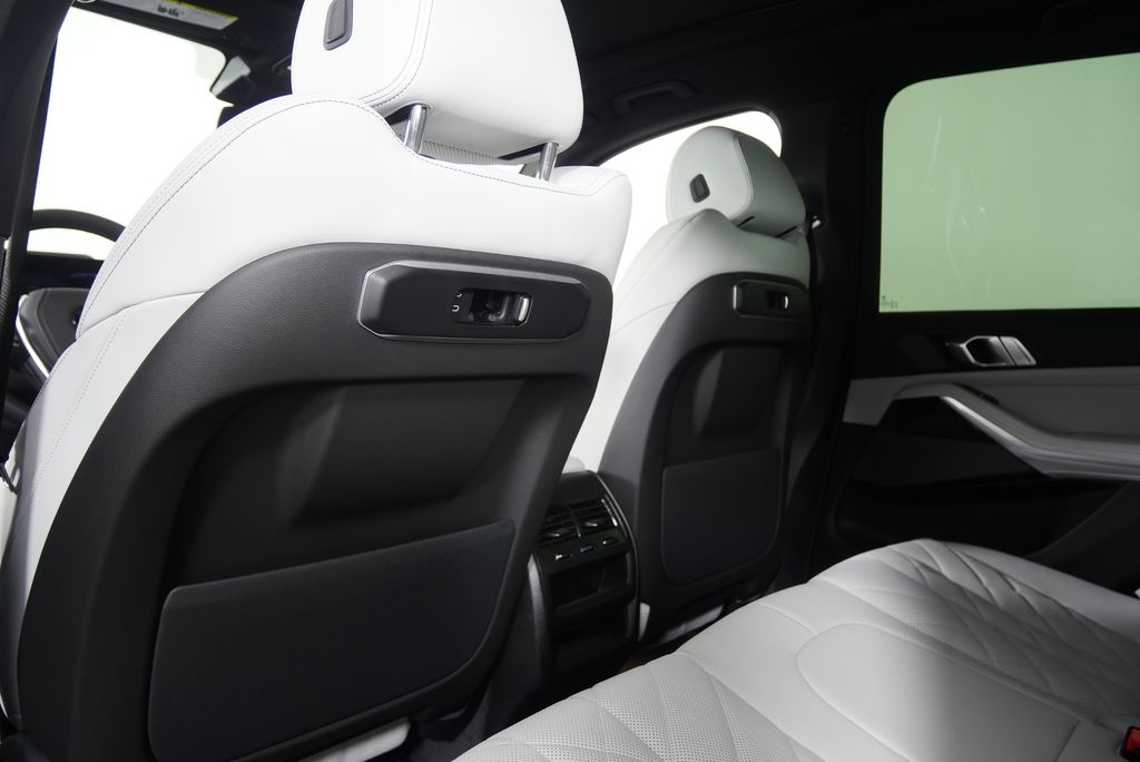 Thumbnail: 2026 BMW X5 - 16