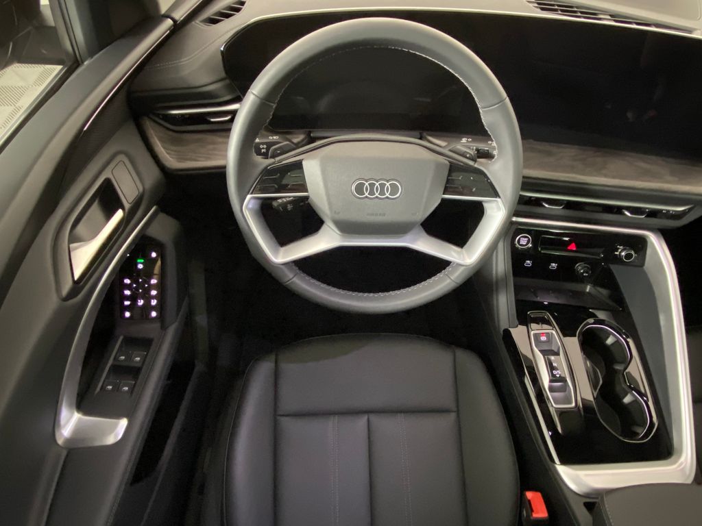 Thumbnail: 2025 Audi Q5 - 11