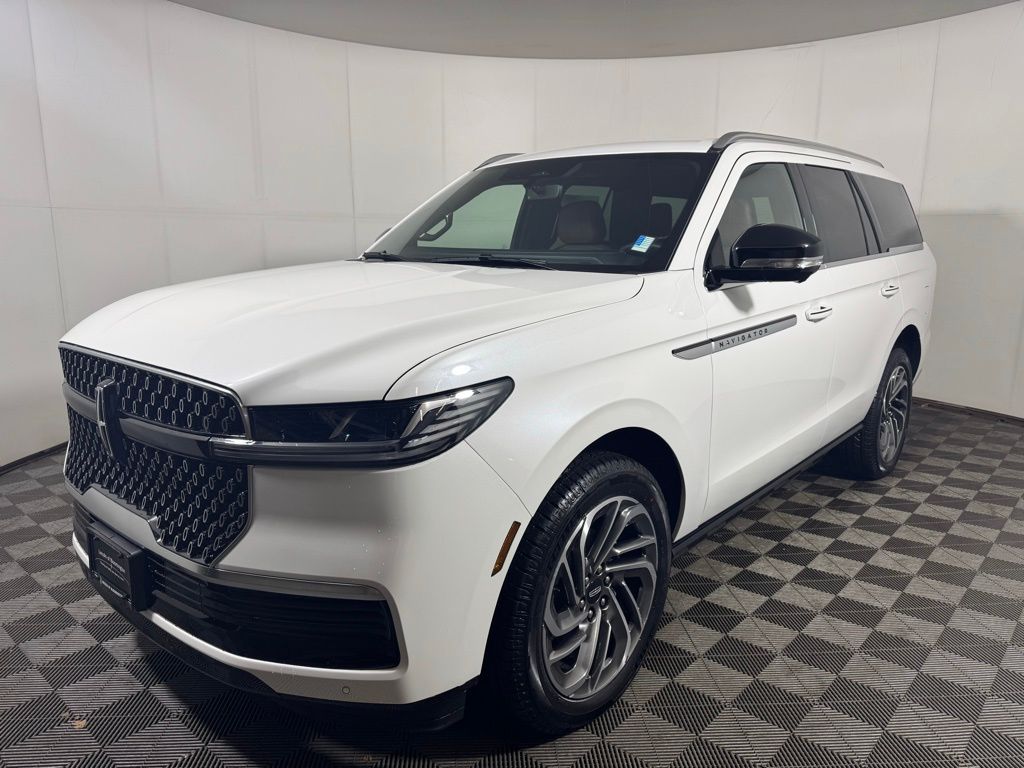 Pristine White Metallic Tri-Coat 2026 Lincoln Navigator SUV / Crossover Four-Wheel Drive Automatic