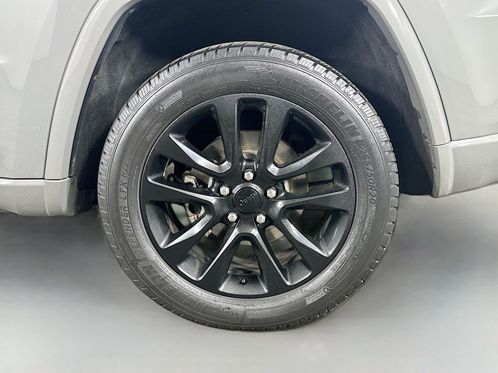Used 2019 Gray Jeep Altitude image 35