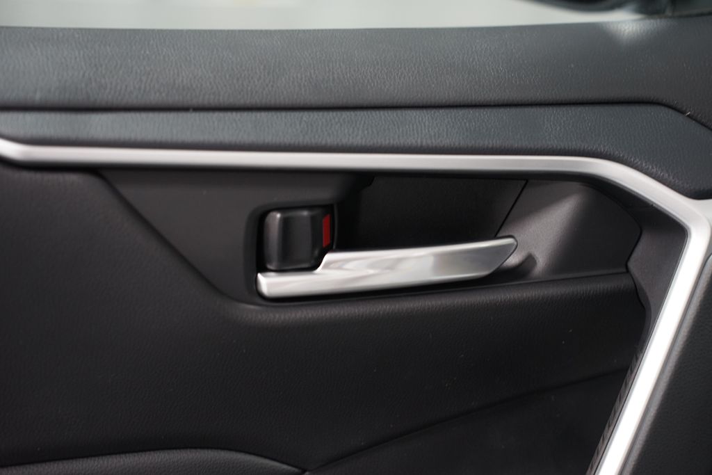 Thumbnail: 2025 Toyota RAV4 - 32