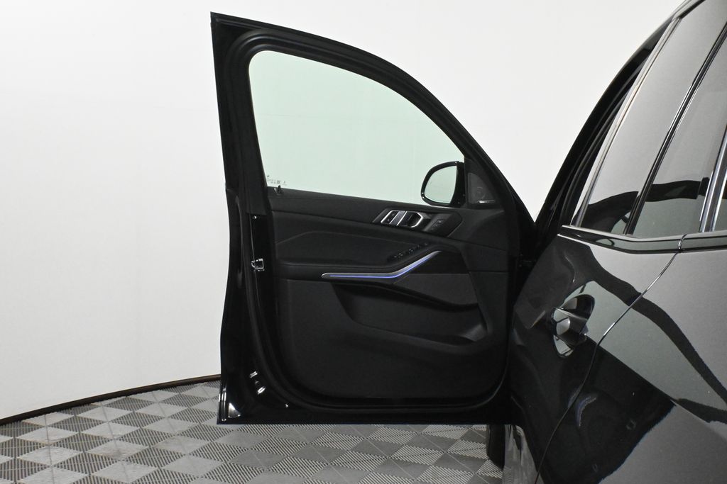 Thumbnail: 2026 BMW X5 - 28