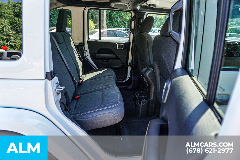 Used 2025 White Jeep Sahara image 22