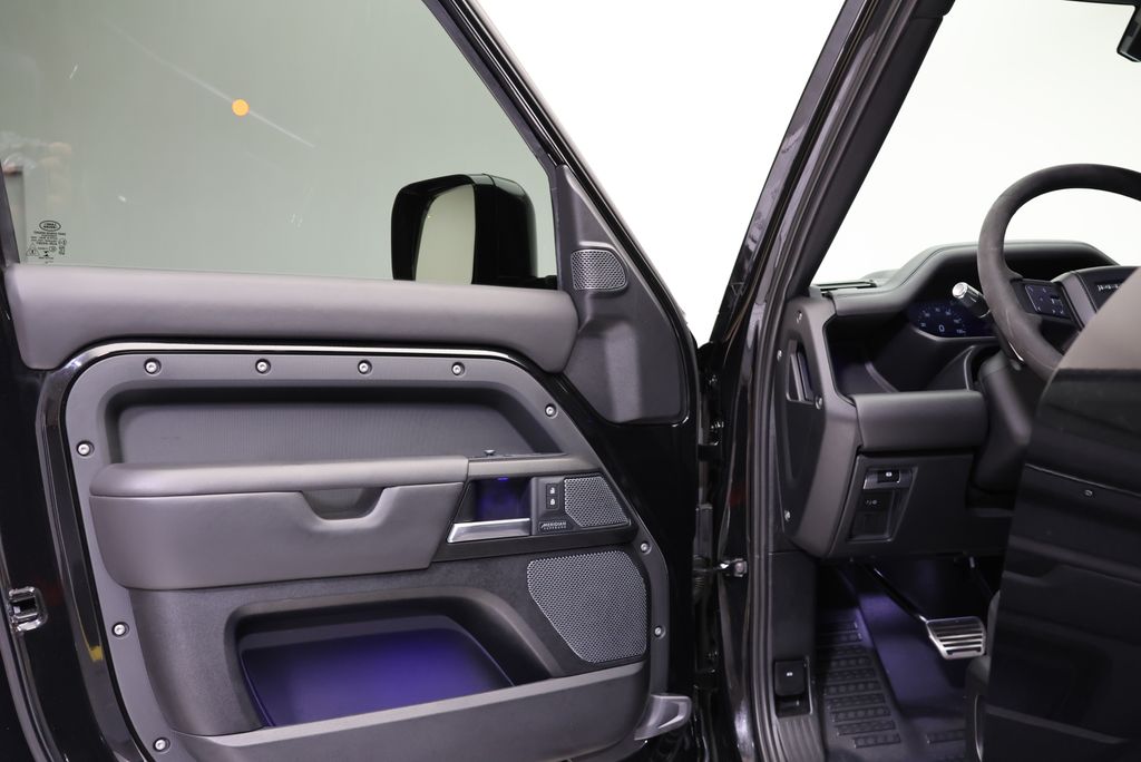 Thumbnail: 2022 Land Rover Defender - 26