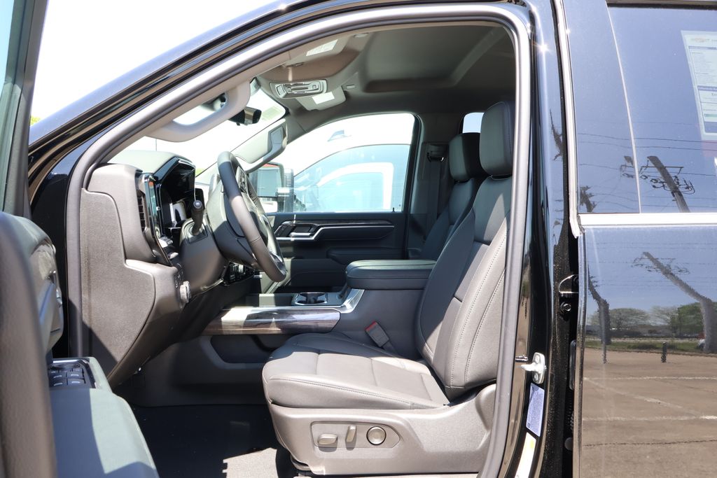 2025 Chevrolet Silverado 3500 LTZ 15
