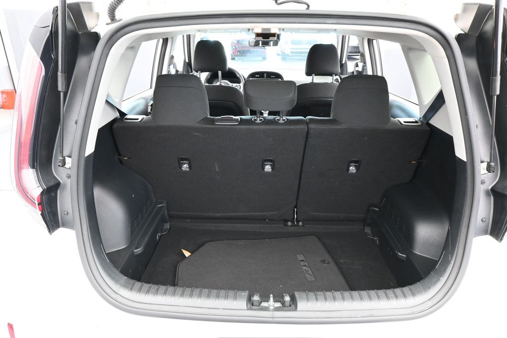 Used 2024 Snow White Pearl Kia LX image 36