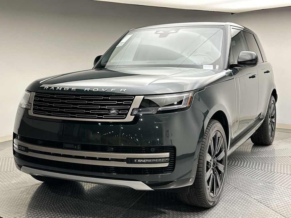 2025 Land Rover Range Rover SE Hero Image
