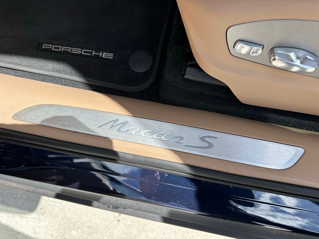 Thumbnail: 2021 Porsche Macan - 22