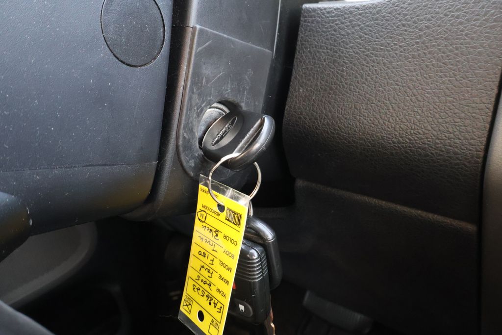 Thumbnail: 2005 Ford F-150 - 27