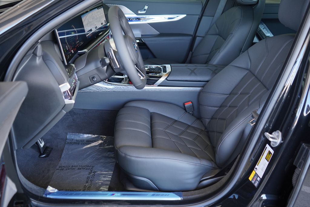 Thumbnail: 2026 BMW 7 Series - 12