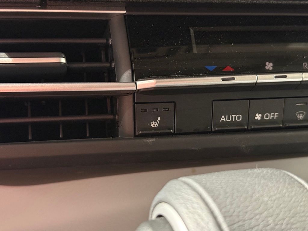 Thumbnail: 2025 Toyota Sienna - 31