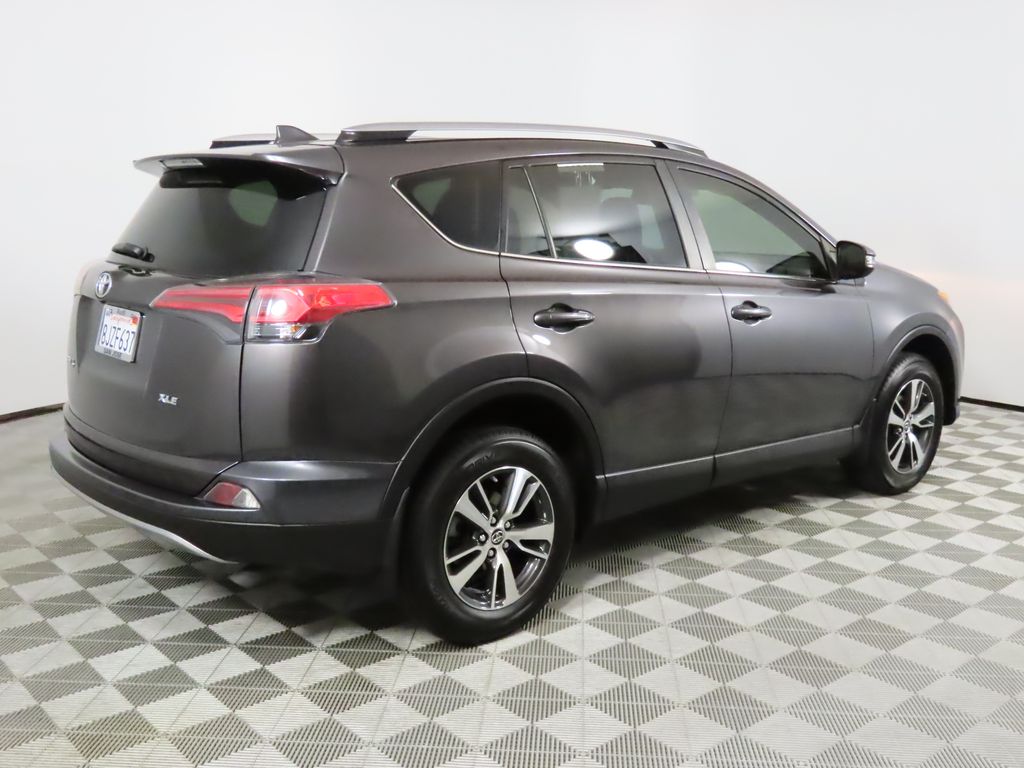 Thumbnail: 2018 Toyota RAV4 - 5