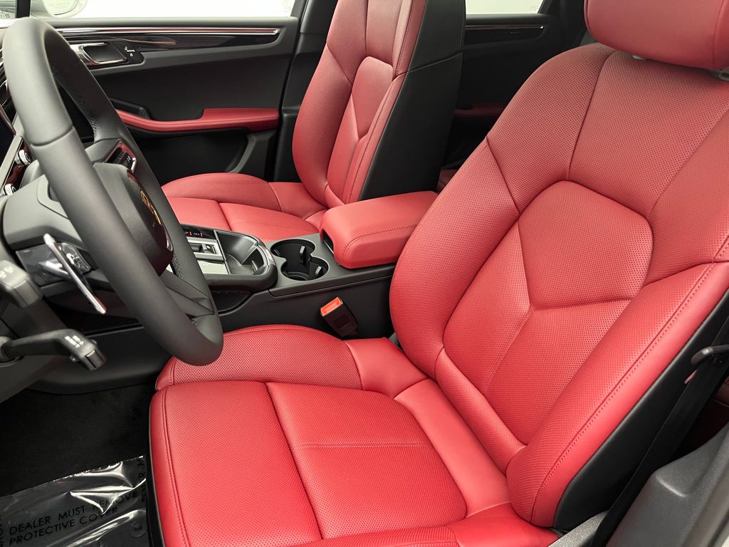 Thumbnail: 2025 Porsche Macan - 5