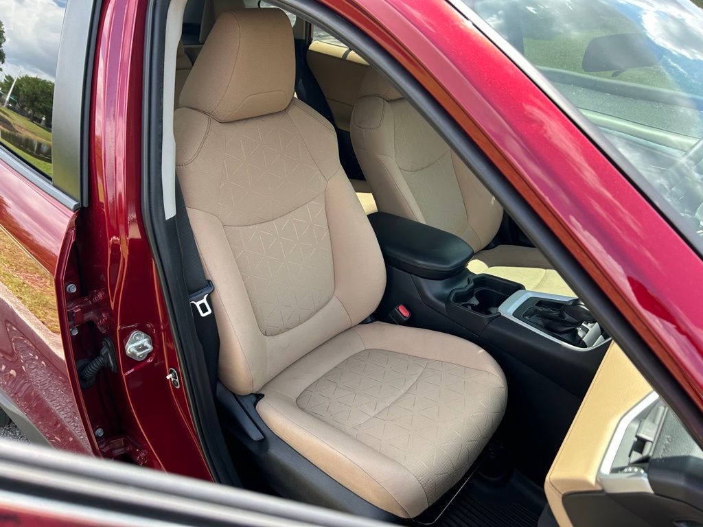 Thumbnail: 2020 Toyota RAV4 - 15