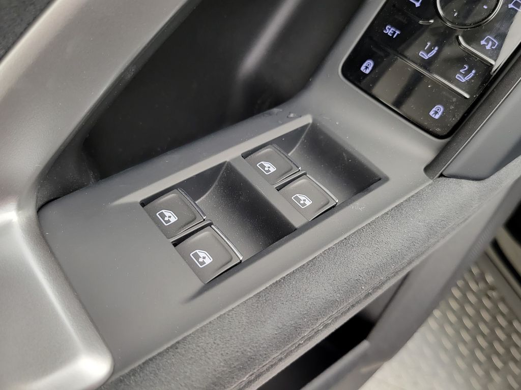 Thumbnail: 2026 Audi SQ5 - 31