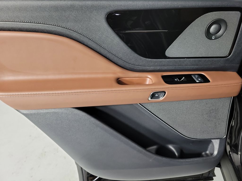 2025 Lincoln Aviator Reserve Black at Gullo Toyota