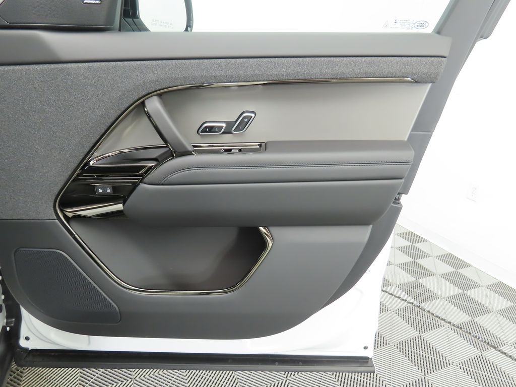 Thumbnail: 2025 Land Rover Range Rover Sport - 25