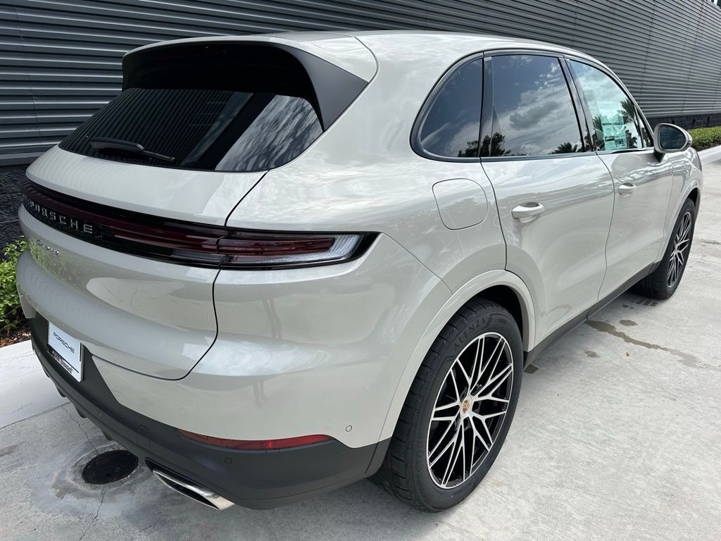Thumbnail: 2025 Porsche Cayenne - 10