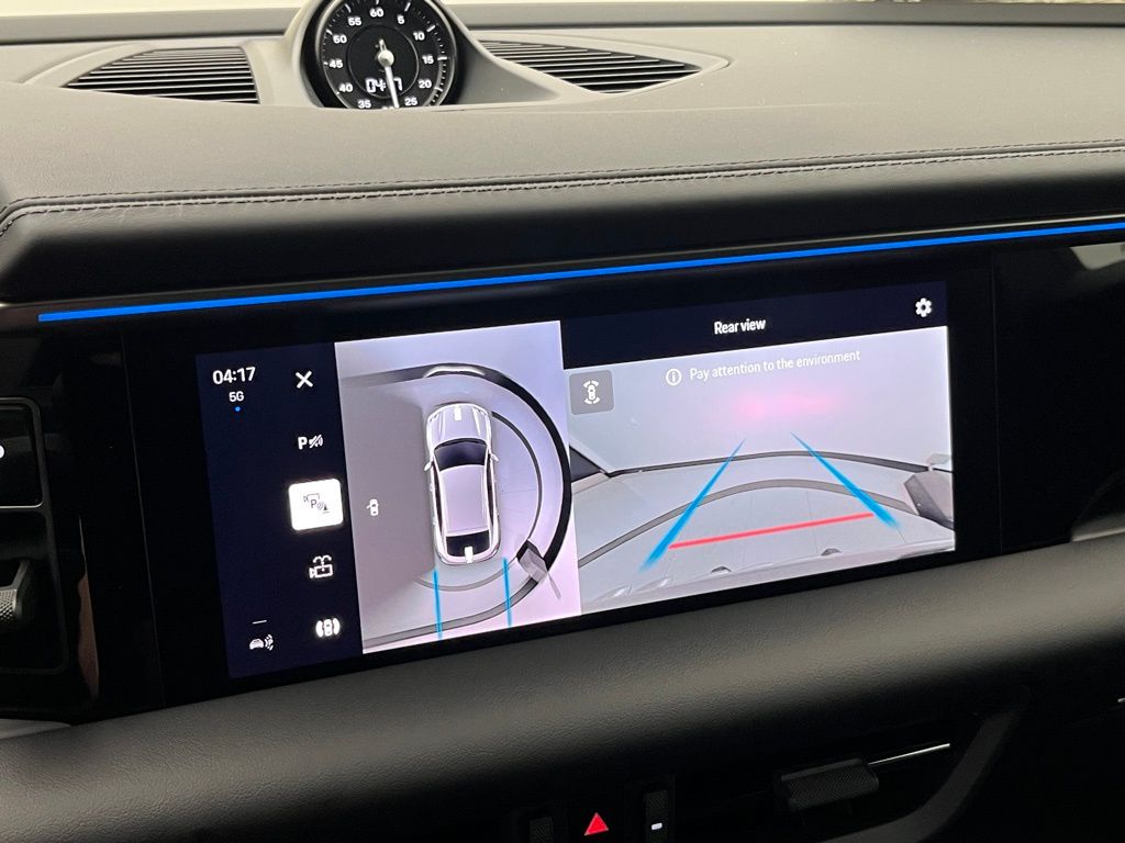 Thumbnail: 2025 Porsche Macan - 17