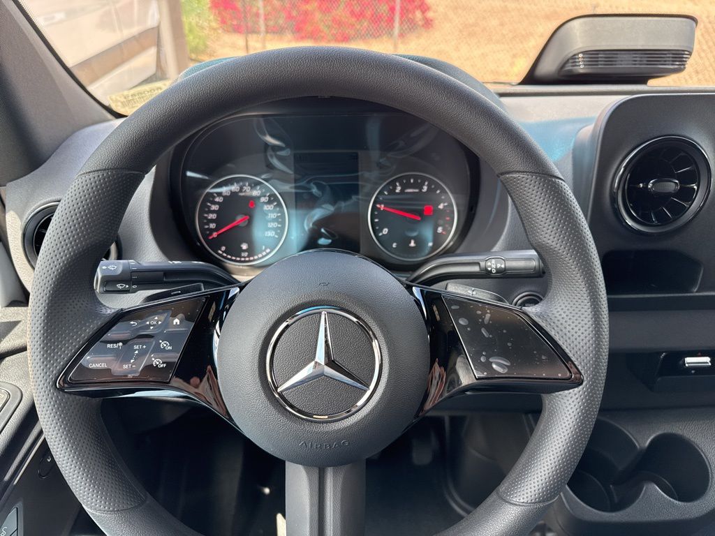 Thumbnail: 2025 Mercedes-Benz Sprinter - 14