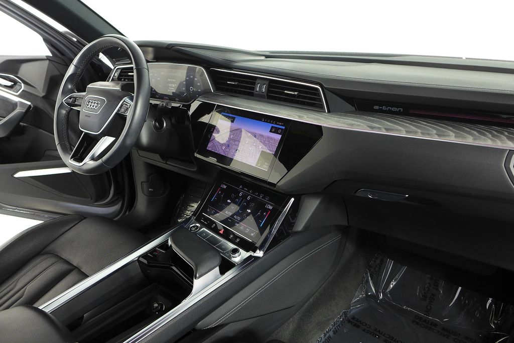 Thumbnail: 2022 Audi e-tron - 13