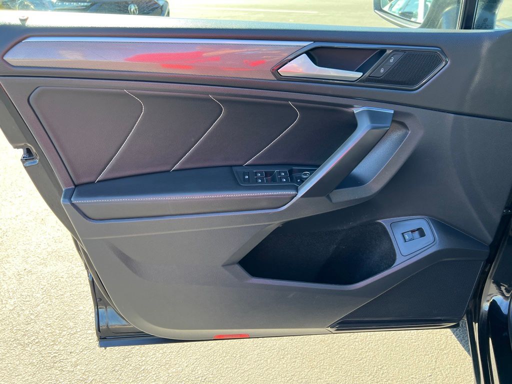 Thumbnail: 2022 Volkswagen Tiguan - 12