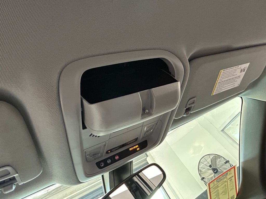 Used 2019 Kinetic Blue Metallic Chevrolet Base image 27