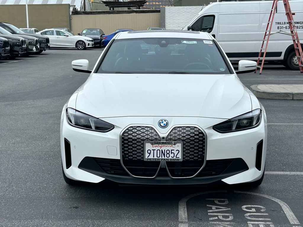 Thumbnail: 2025 BMW i4 - 8