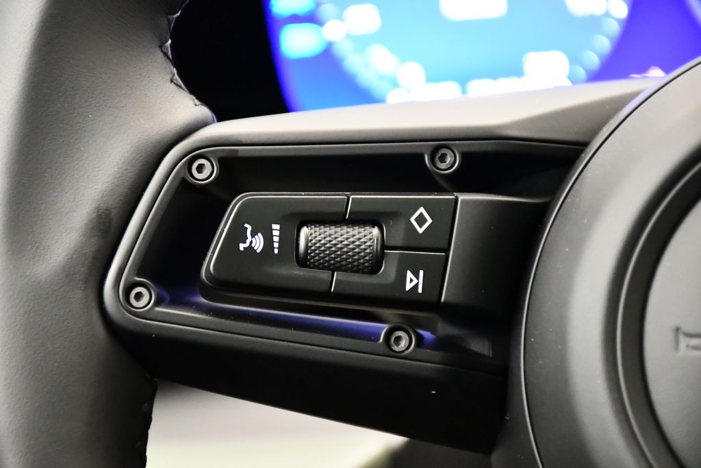 Thumbnail: 2025 Porsche Macan - 25