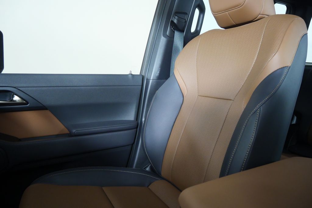 Thumbnail: 2025 Lexus GX - 32