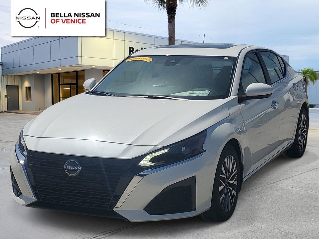 Pearl White Tricoat 2025 Nissan Altima Sedan Front-Wheel Drive Continuously Variable Transmission