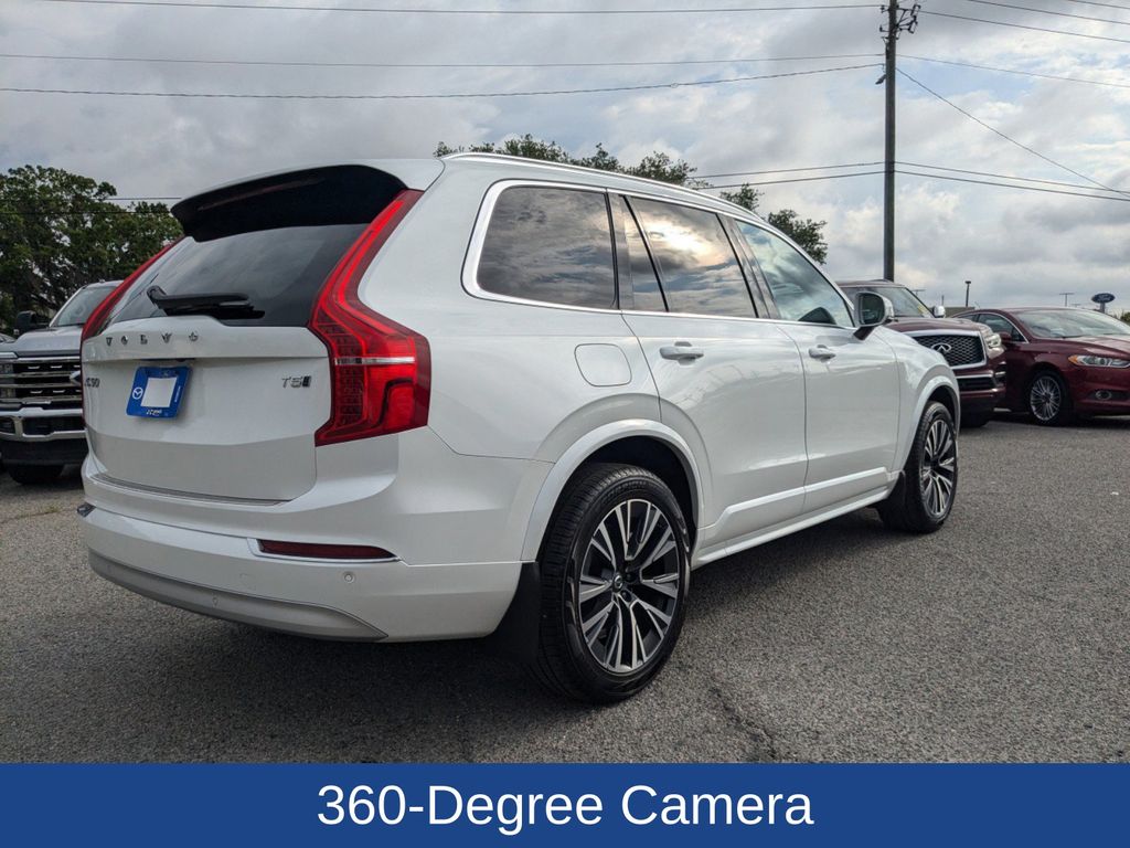 2022 Volvo XC90 T5 Momentum