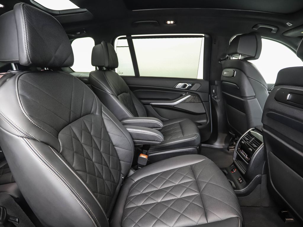 Thumbnail: 2023 BMW X7 - 30