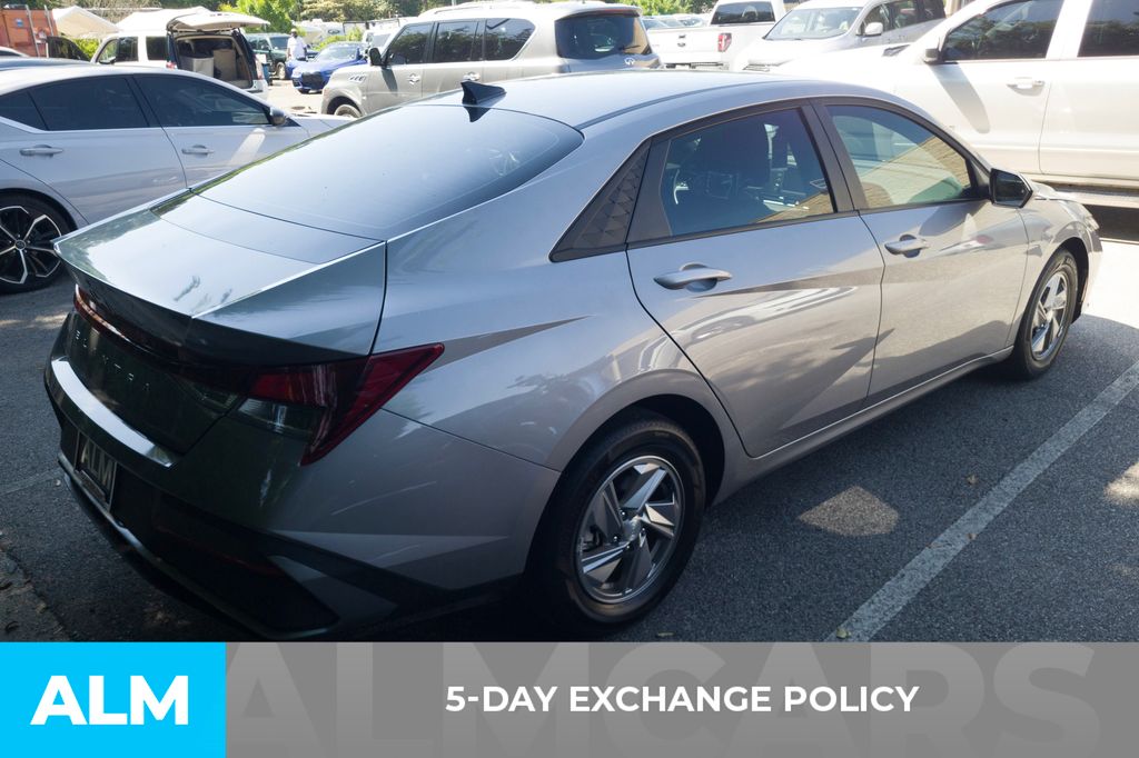 Used 2025 Silver Hyundai SE image 3