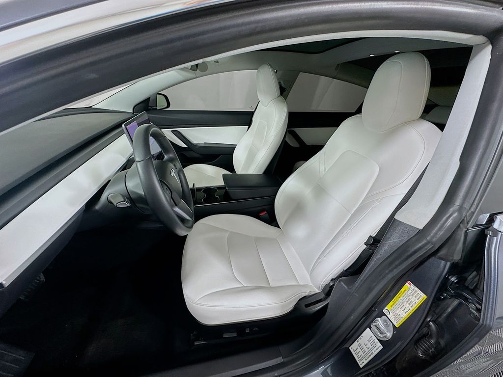 Thumbnail: 2019 Tesla Model 3 - 21