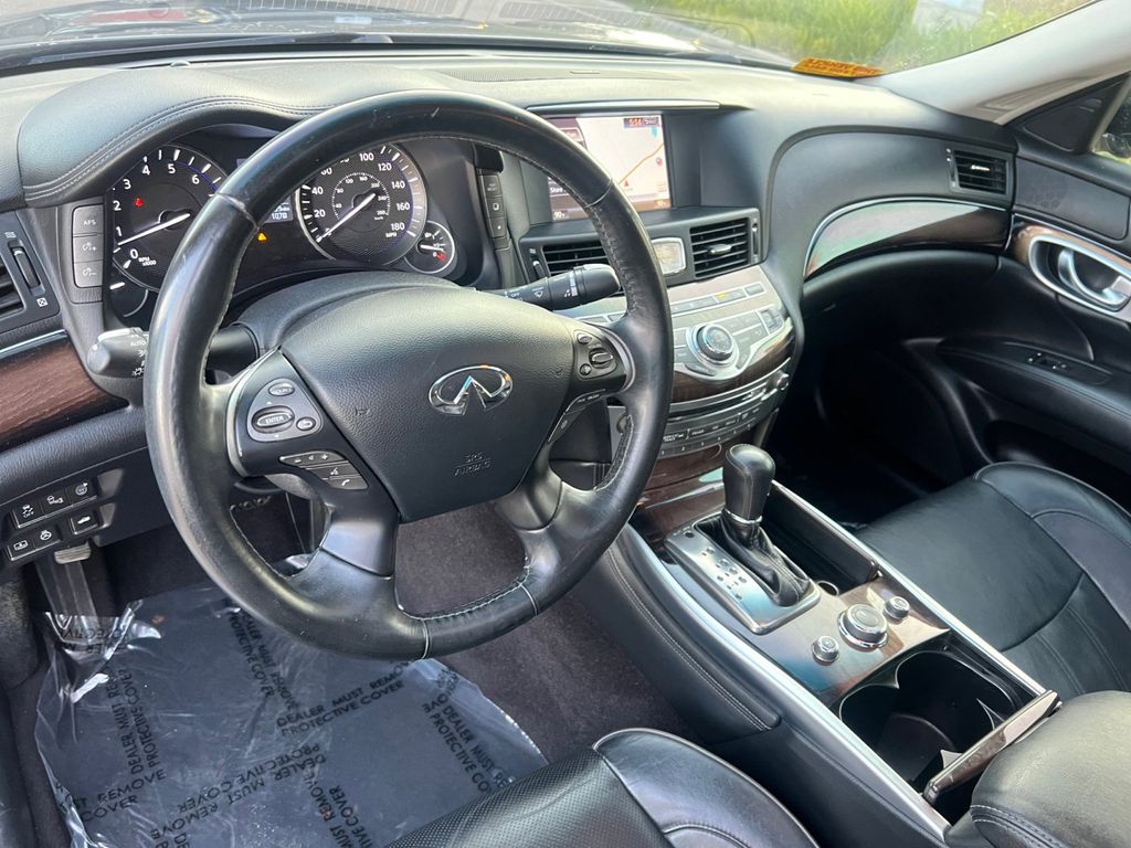 2016 INFINITI Q70L 5.6X 39